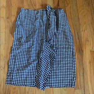 Gingham midi skirt with ruffle in the front size 8